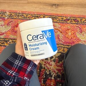 CeraVe Moisturizing Cream - White and Blue